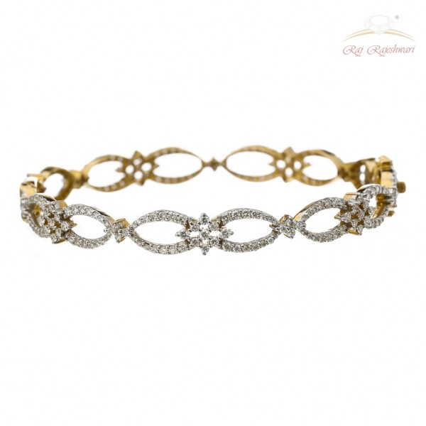 Traditional Design Diamond Studded Pair of Bangles in 18kt Gold